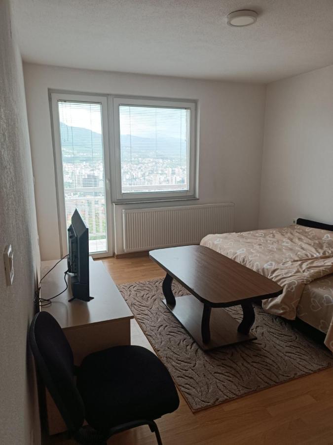 Готель 2Bdr Apt With Balcony With View- Free Parking Сараєво Екстер'єр фото